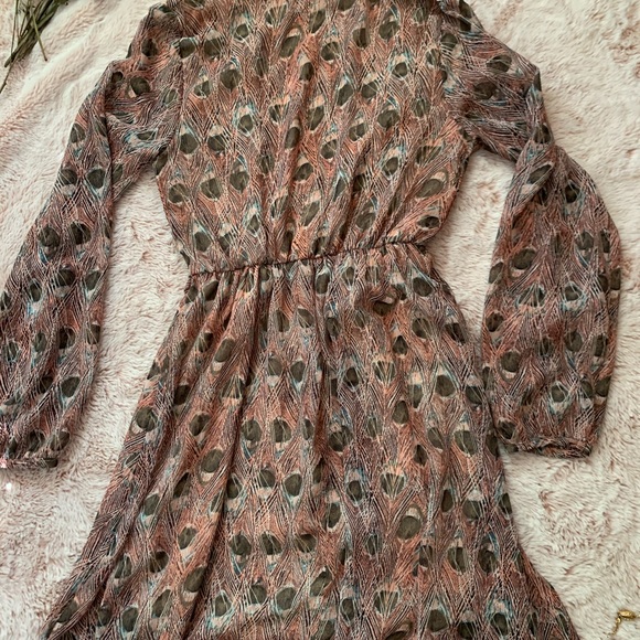 Adorable feminine wrap style Anthropologie dress - Picture 4 of 5